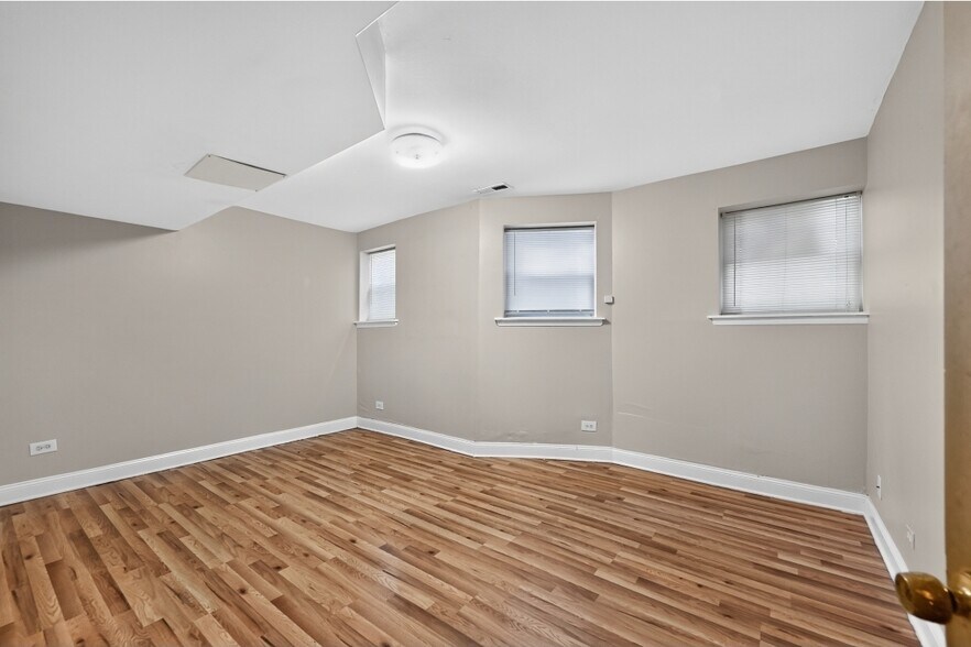 Building Photo - 1516 W Farwell Ave