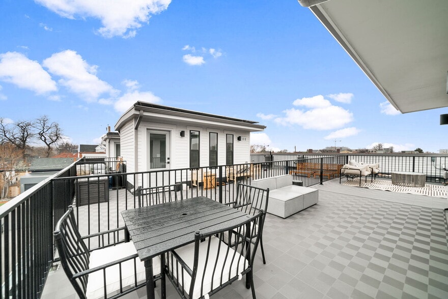 Rooftop deck with solar panels, gas connection, and electrical outlets - 3314 Curtis St