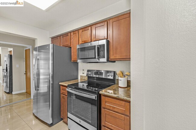 Building Photo - 66 Fairmount Ave