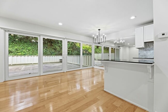 Building Photo - Elegantly Updated Apartment for Rent in Orinda