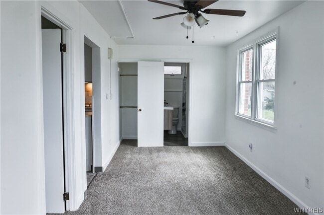 Building Photo - 21 Center St