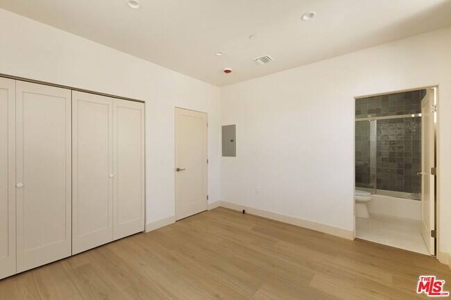 Building Photo - 741 Silver Lake Blvd