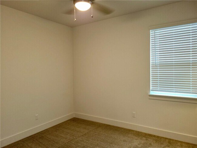 Building Photo - 1265 Summerbrooke Cir