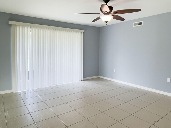 Building Photo - Affordable 2 Bedroom Condo - Water Utility Included