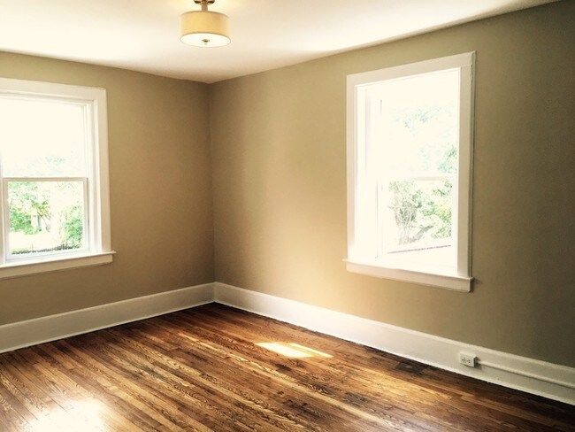 Building Photo - BEAUTIFUL 2 BED/1 BATH APARTMENT IN GHENT!