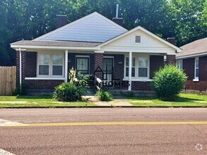Building Photo - Spacious 2 Bedroom Home in a Central Locat...