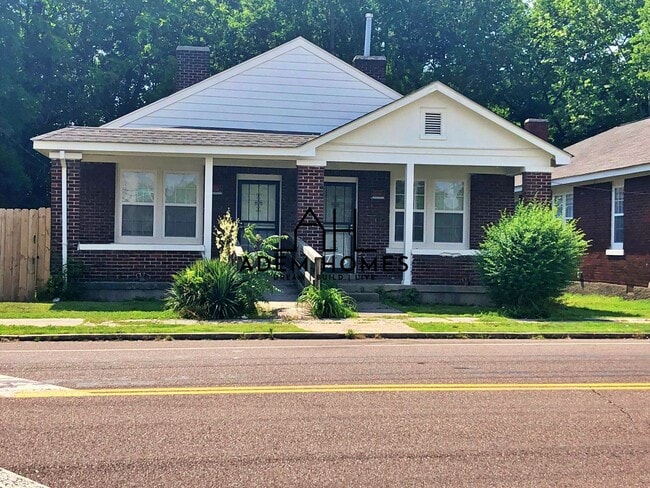 Primary Photo - Spacious 2 Bedroom Home in a Central Locat...