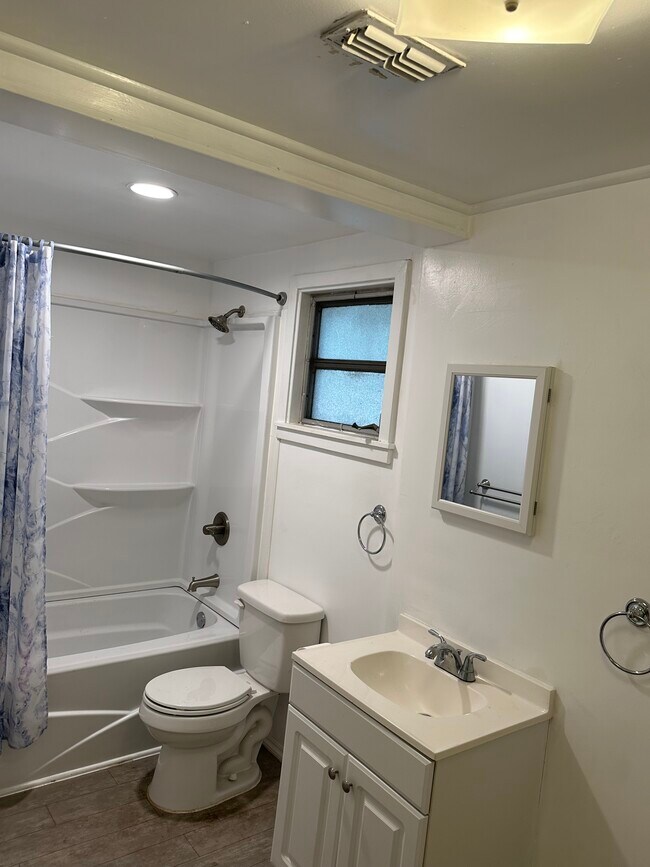 Building Photo - 506 Brentwood Dr