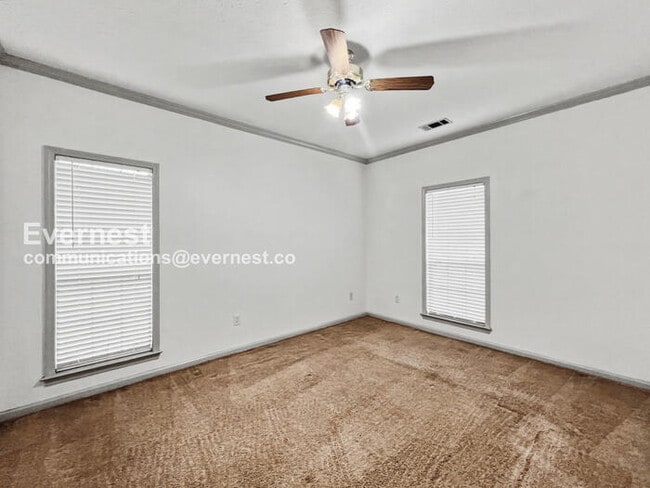 Building Photo - 2100 Shannon Cove