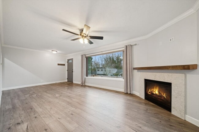Building Photo - Beautiful Hillsdale 4 BR, 2 BA home