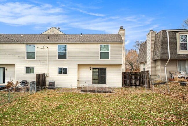 Building Photo - 3541 NE 72nd Terrace