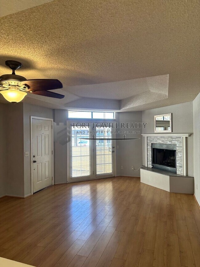 Building Photo - Spacious Remodeled 2 Bed/2Bath Condo!