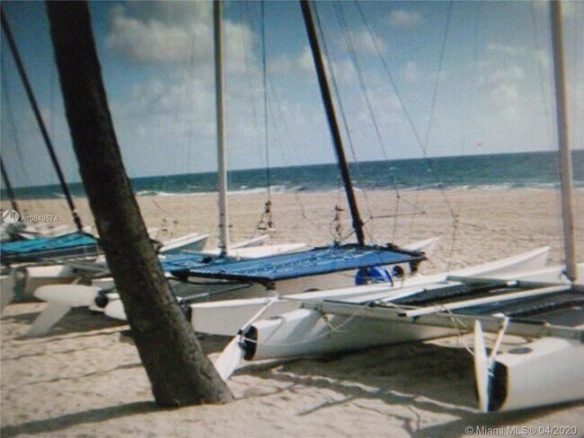 Building Photo - 2430 SE 17th St