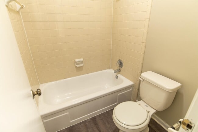 Building Photo - 2201 Hartsfield Rd