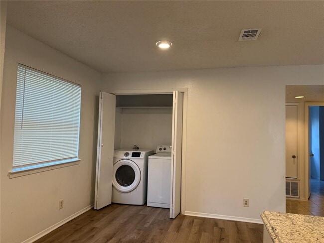 Building Photo - 5506 Rose Hill Cir