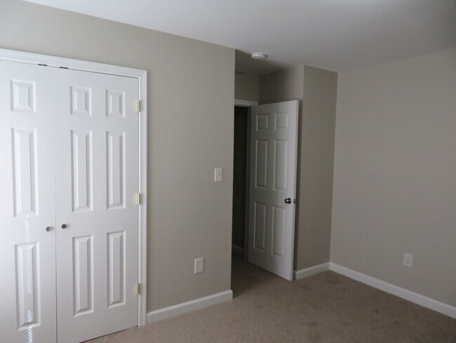 Building Photo - Duplex-N. Dinwiddie