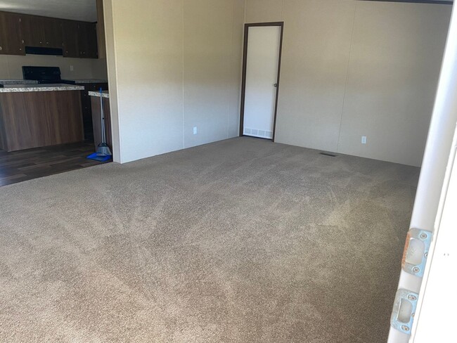 Building Photo - RANCH HOME