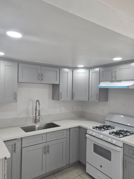 Building Photo - 14906 Lemoli Ave