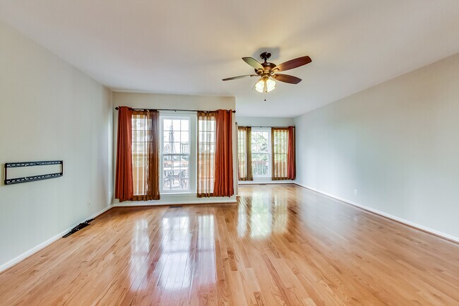 Family Room - 5294 Jule Star Dr