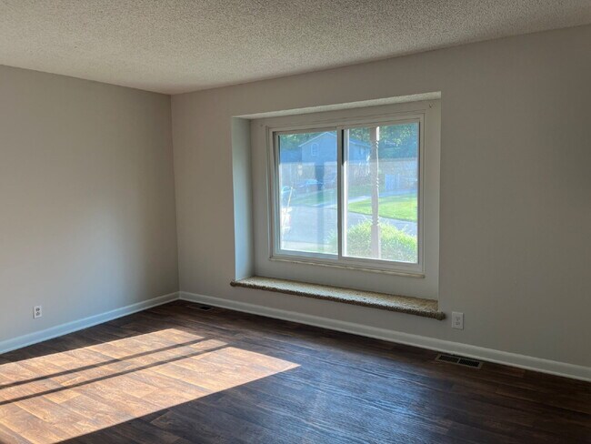 Building Photo - 416 Ocala Ct N