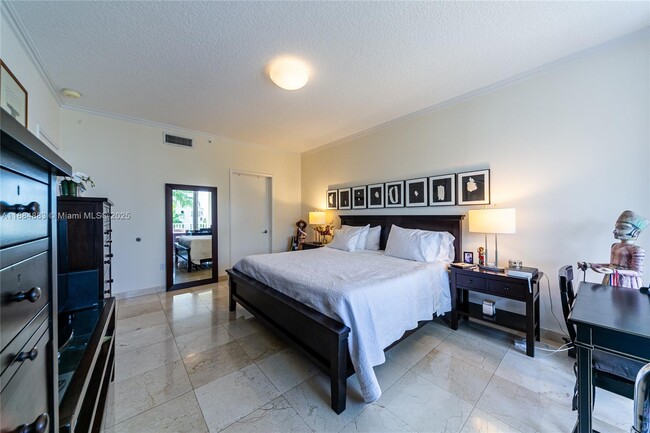 Building Photo - 707 Crandon Blvd