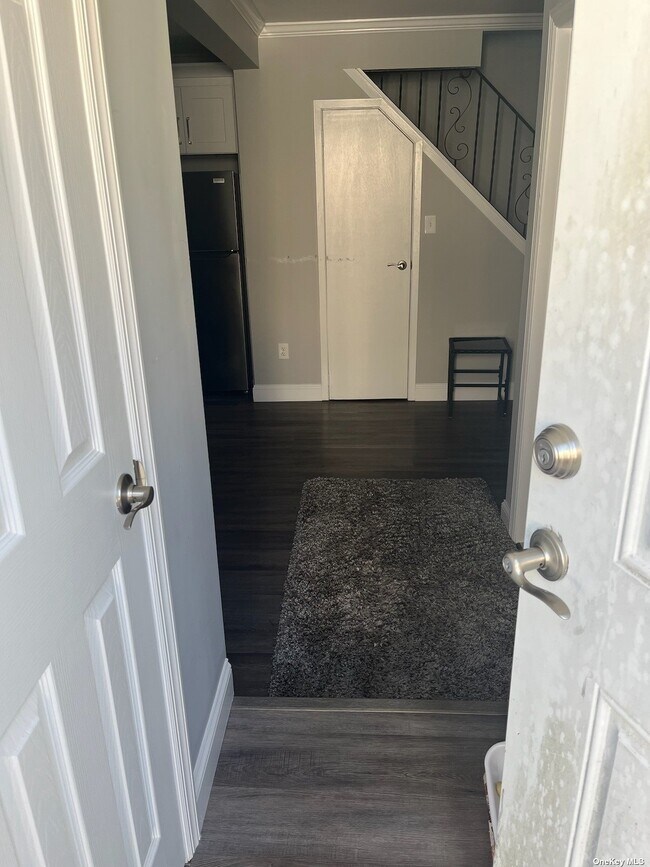 Building Photo - 67 Unqua Rd