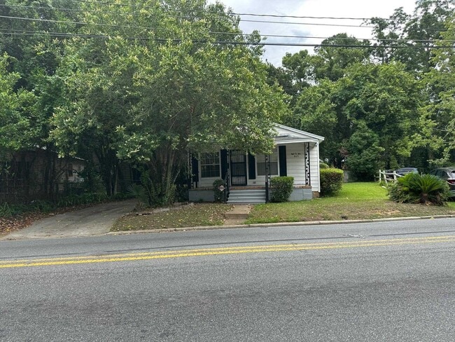 Building Photo - 805 Old Bainbridge Rd