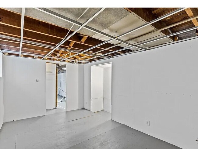 Building Photo - Comfortable Living in the Heart of South St. Louis