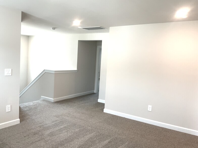 Building Photo - 1088 Appalachian Dr