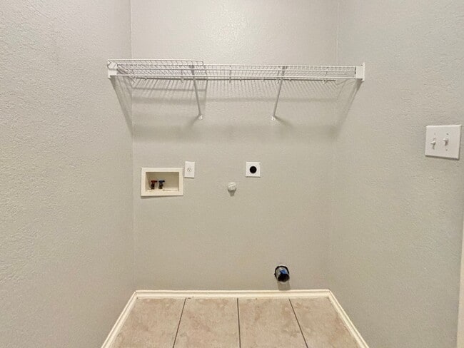 Building Photo - 6631 Hartnet Fields