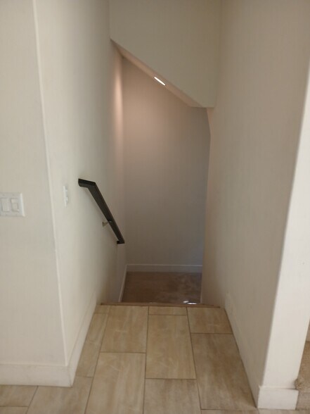 Building Photo - 135 W Live Oak Ave
