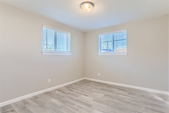 Building Photo - 2545 Kenton St