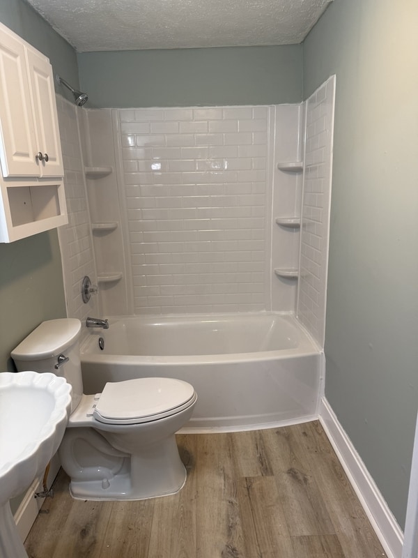 Building Photo - 702 W Columbia St