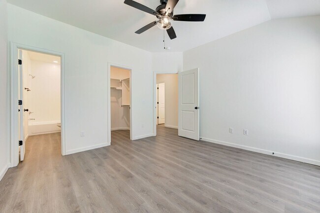 Building Photo - New Construction-Never Lived in Duplex, Pe...