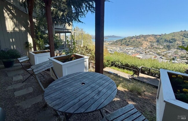 Building Photo - 201 Cleveland Ct