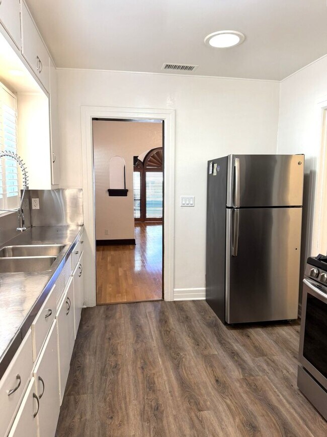 Building Photo - 479