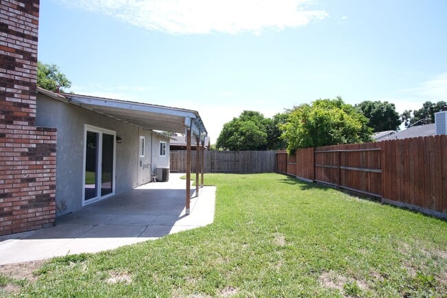 Building Photo - Cozy 3-Bedroom, 2-Bath Home