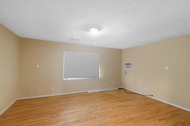 Building Photo - 2100 S Westmoreland Rd