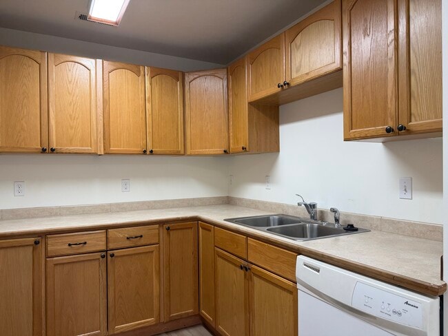 Building Photo - 416 Jasper Ave