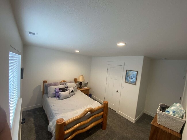 Building Photo - 546 E 625 S