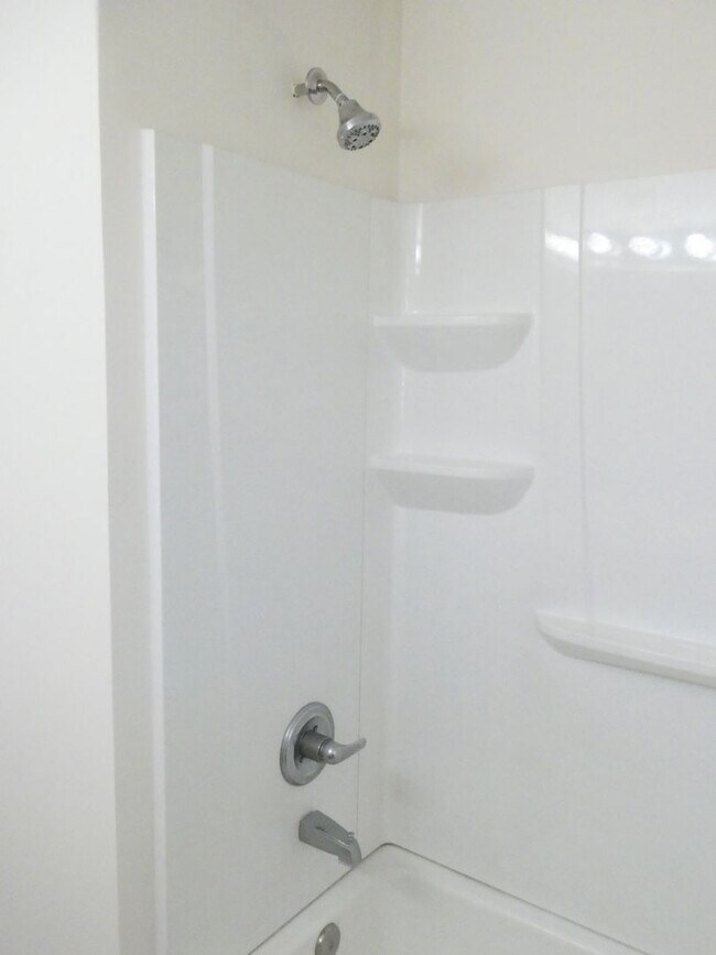 Building Photo - 3 Bed, 2 Bath Home; off Creasy Springs Rd