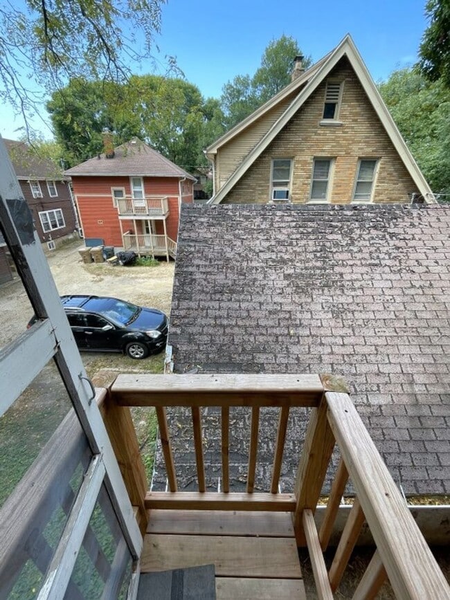 Building Photo - 1225 Milton St