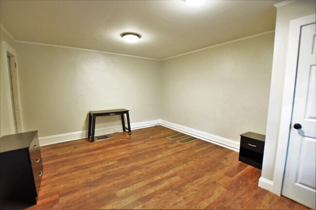 Building Photo - Two Bedroom Two Bath 112 Quarry