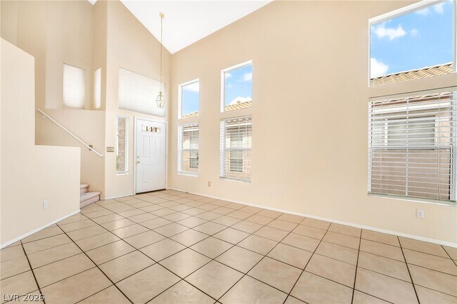 Building Photo - 120 McLaren St