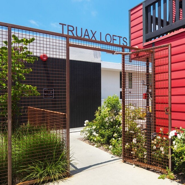 Building Photo - Truax House