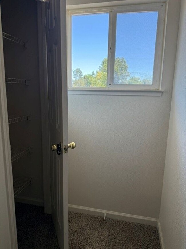 Building Photo - Two Bedroom Two Bath Townhome move in ready!