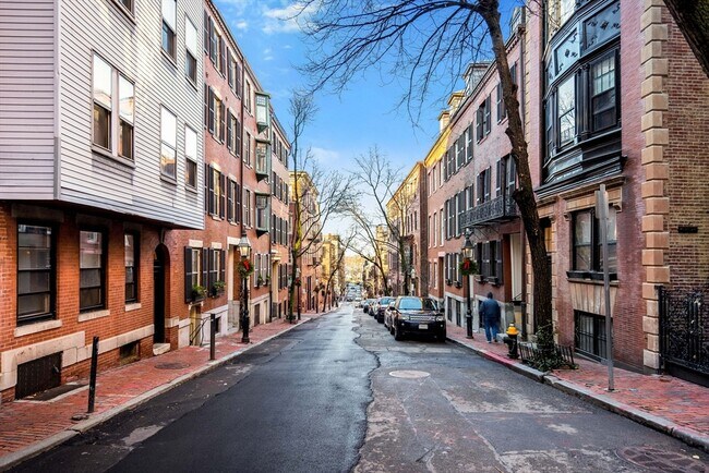 Building Photo - 80 Revere St