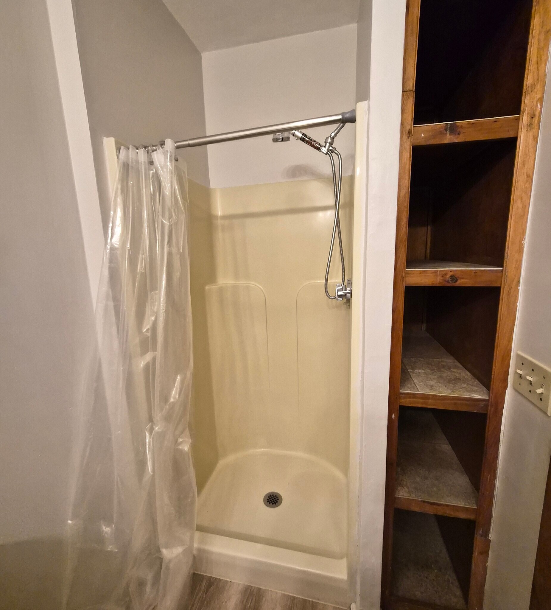 Building Photo - 64 King St