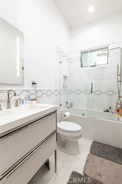 Building Photo - 1949 N Catalina St