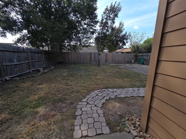 Building Photo - 19223 Woodglen Dr